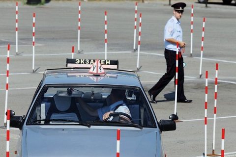 В Сочи экс-инспектор ГИБДД сдавал экзамен на водительские права вместо женщины