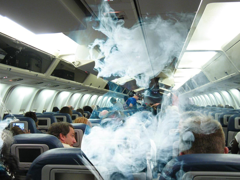 Жителя Сочи задержали в аэропорту за курение на борту
