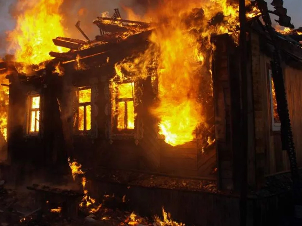 В Сочи сгорел частный дом