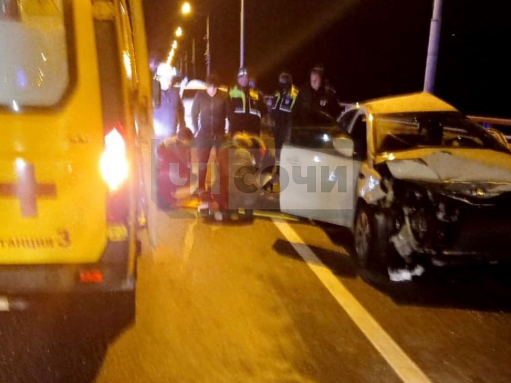 В Сочи в результате серьезной аварии погиб водитель иномарки