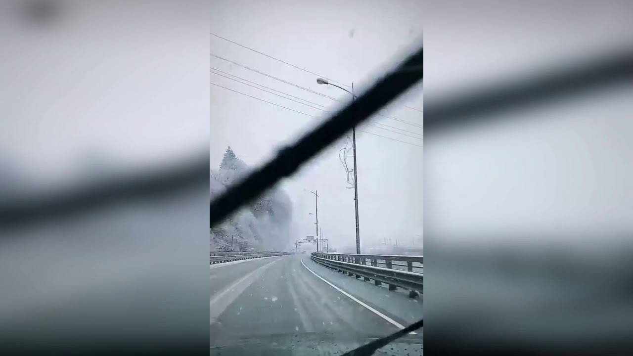 В горах Сочи выпал снег, на дорогах гололедица