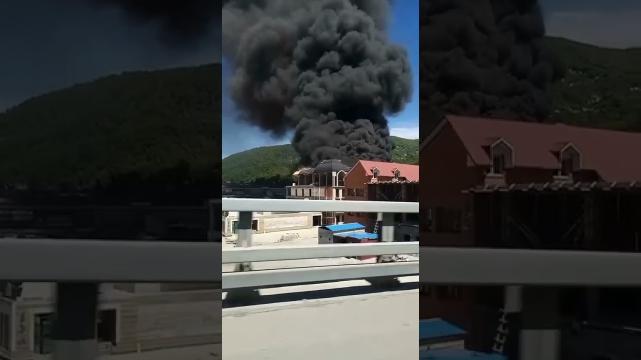 В Сочи сгорела крыша четырёхэтажного здания