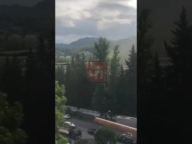 Жители Сочи жалуются на облака цементной пыли с местного завода на улице Гастелло