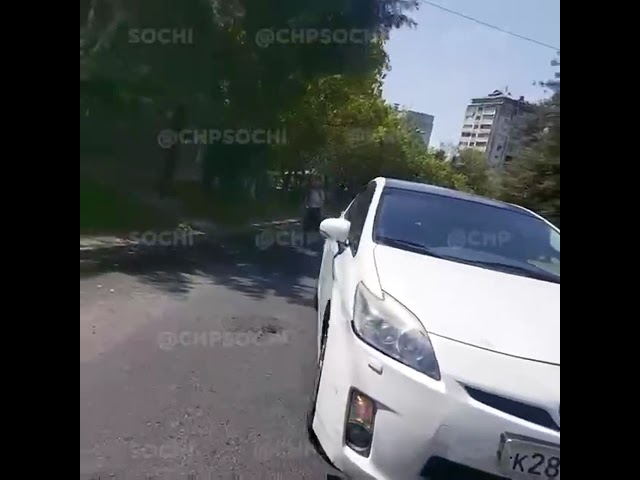 В Сочи школьник попал под машину на улице Макаренко